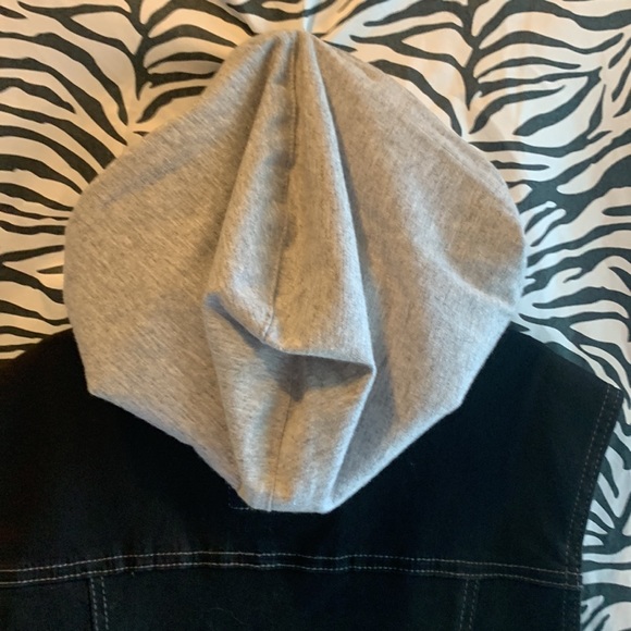 🏷️ 3 for $10
Black jean sleeveless jacket with gray hoodie - Picture 10 of 16